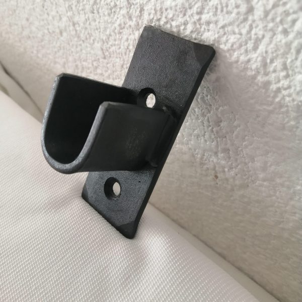 Support latéral naissance, mur à mur, penderie